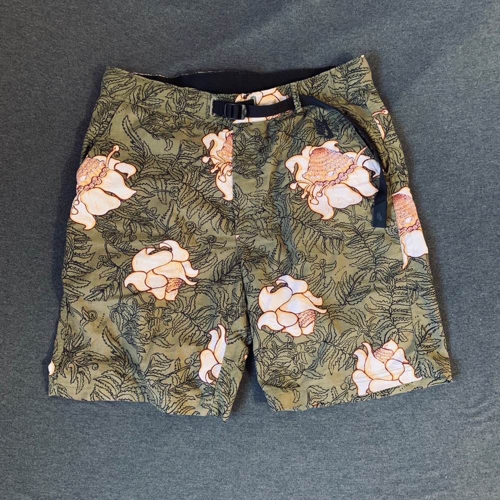 NikeLab Floral Hawaiian Shorts 923814 222 | Large